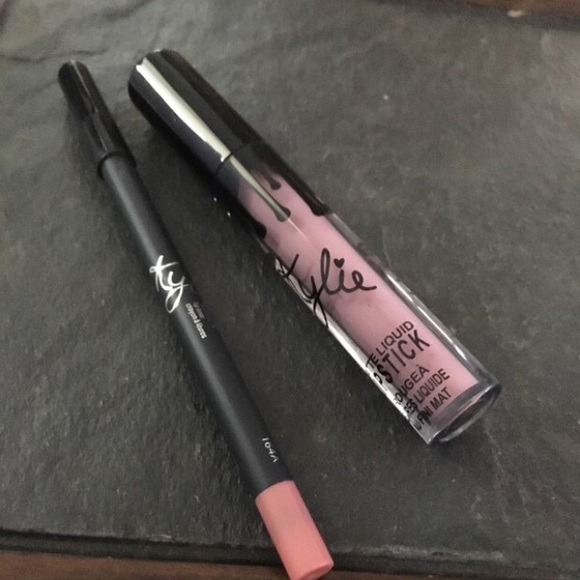 Kylie Jenner lip kit - Picture 1 of 3