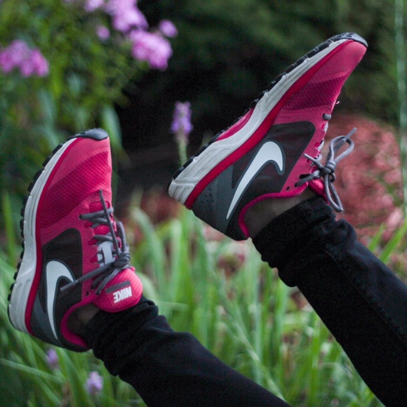 Nike Vomero 8 Athletic Shoes • Size 7.5