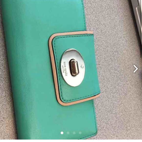 🍃Kate Spade Leaf green wallet🍃