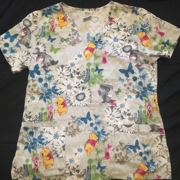 🎀Winnie the pooh scrub top! 🎀