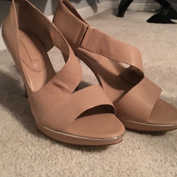 Banana republic nude crossover heels size 9 - Picture 4 of 4