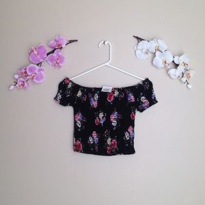 🌈Rare Black Floral Charlene