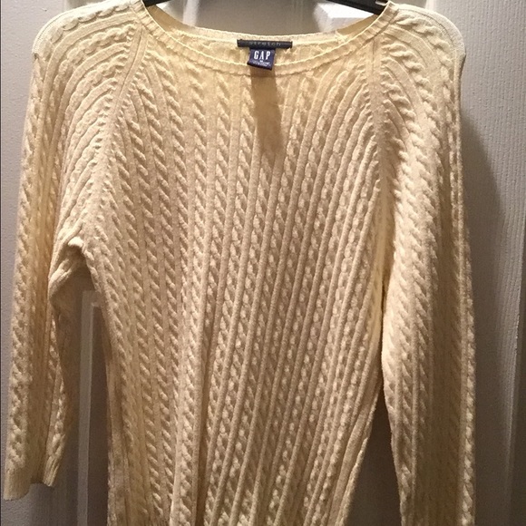 Gap sweater