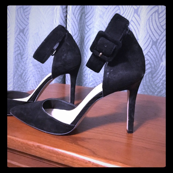 CLEARANCE Jessica Simpson black suede pumps