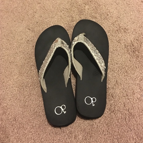 Girls' Wedged Flip Flops