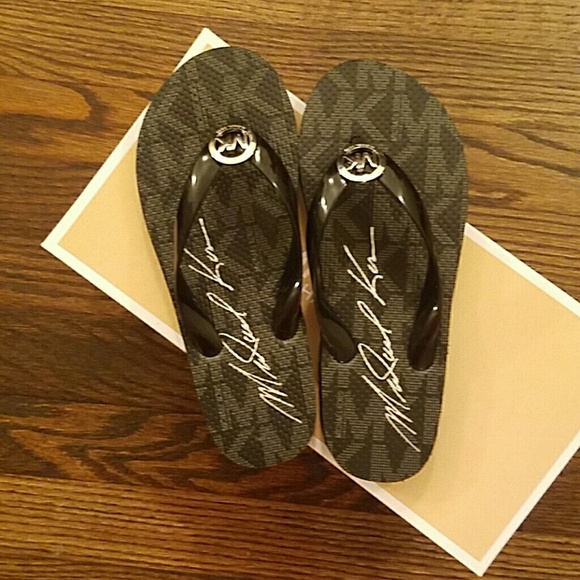 Michael Kors Bundle - Picture 2 of 4