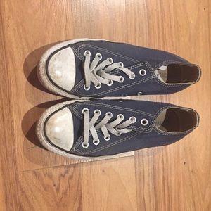 Navy blue converse