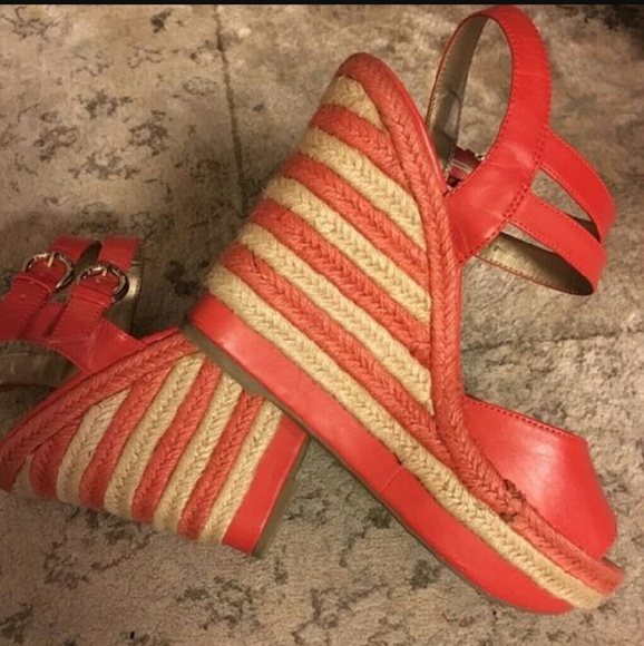 Guess wedges