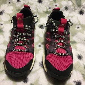 Almost brand new women's adidas shoes 7