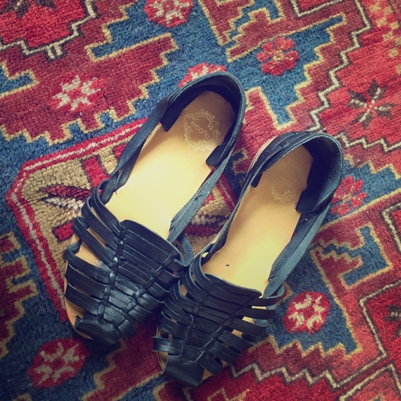 Ecote Black Leather Woven Sandals, Size 7