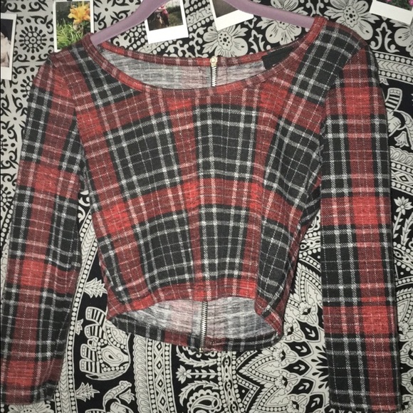 Cropped 3/4 sleeved shirt