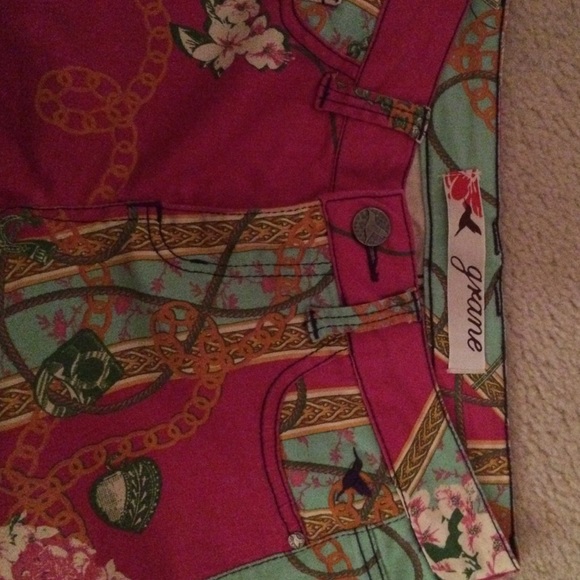 Unique patterned pants - Picture 2 of 2