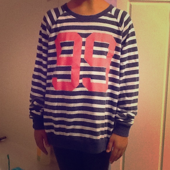 Super cute sweater Sz S Brand Mighty Fine - Picture 1 of 4