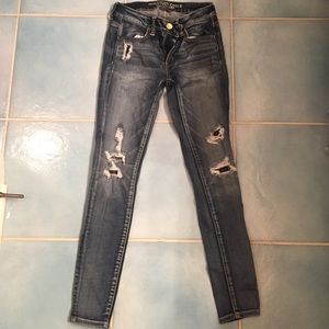 NWOT American Eagle Distressed Ripped Jeggings