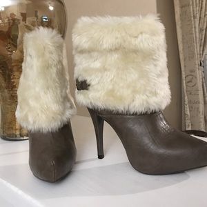 Very Cute Dollhouse Fur Brown Boots Size 8