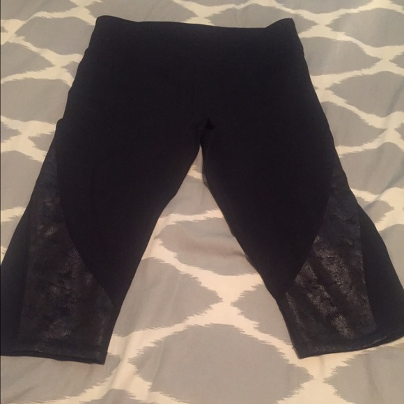 Fabletics crops NWOT size small