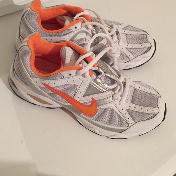 Nike tennis shoes
