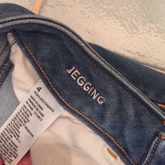 Light Wash Distressed Ripped Jeggings - Picture 3 of 4