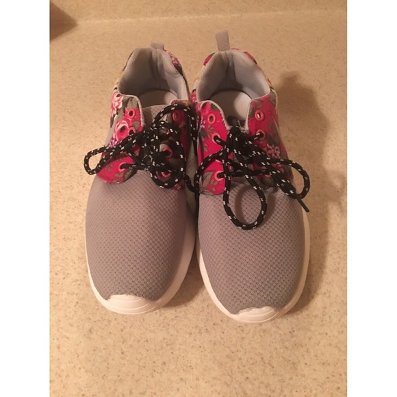 Sold!! Tribute Nike Shoes