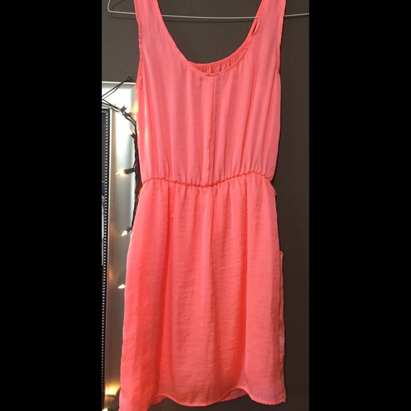 Coral dress - Picture 2 of 2