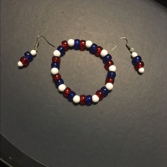 Bracelet and matching earrings set new