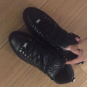 Black balanciagas size 44
