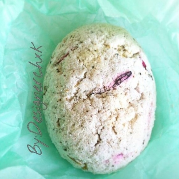 ✨Edith's Boutique Spring Time Blend Bath Bomb🌟