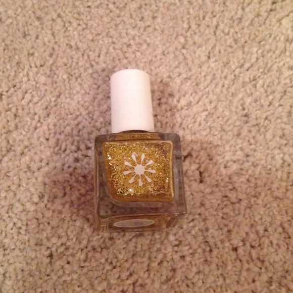 Delia's gold glitter nail polish
