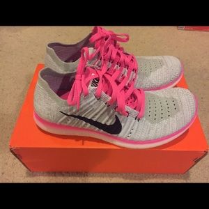 Nike free run Flyknits 4.5y
