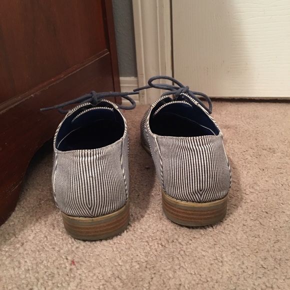 SOLD Blue and White Oxfords - Picture 4 of 4