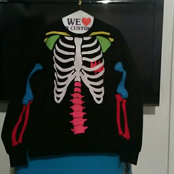 BASS SKELETON SWEATER