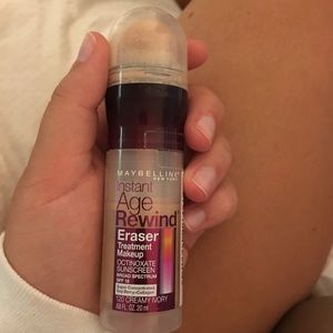 Instant age rewind eraser treatment makeup