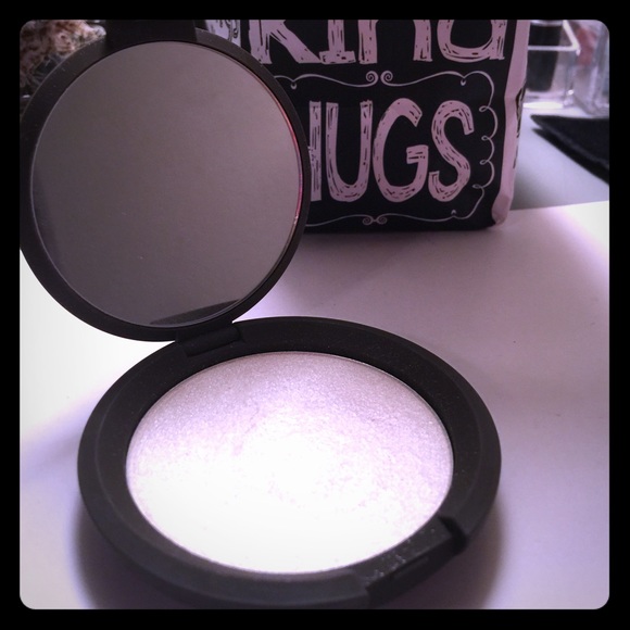 Becca Shimmering Skin Perfector Pressed in Pearl