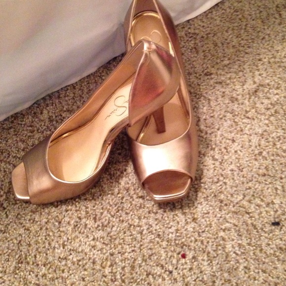 Gold heel