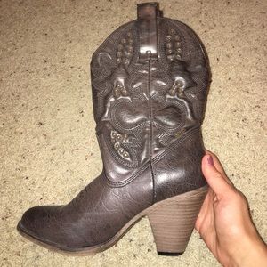 Cowgirl heeled boots
