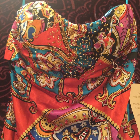 Beautiful Arden beaded evening gown - Picture 2 of 4