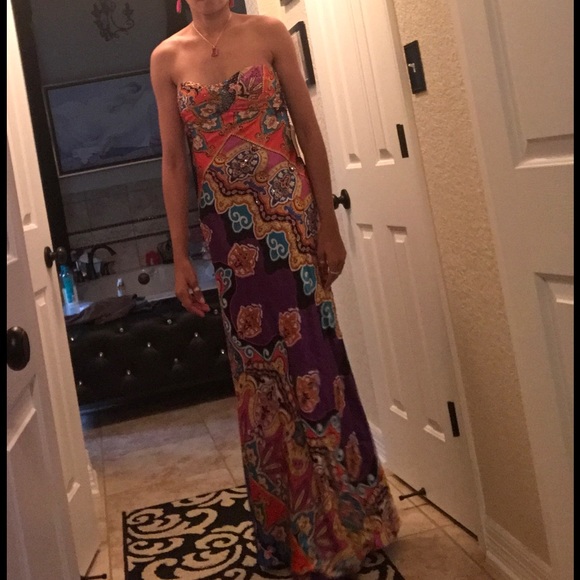 Beautiful Arden beaded evening gown - Picture 4 of 4