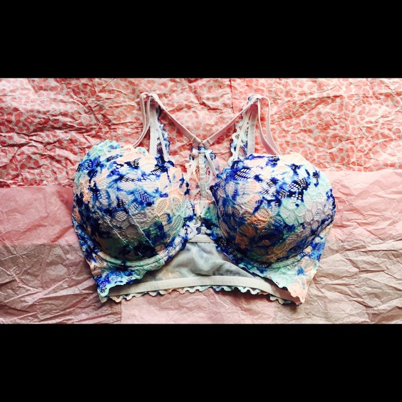 NIP VS PINK LIGHTLY LINED REACER BACK BRA