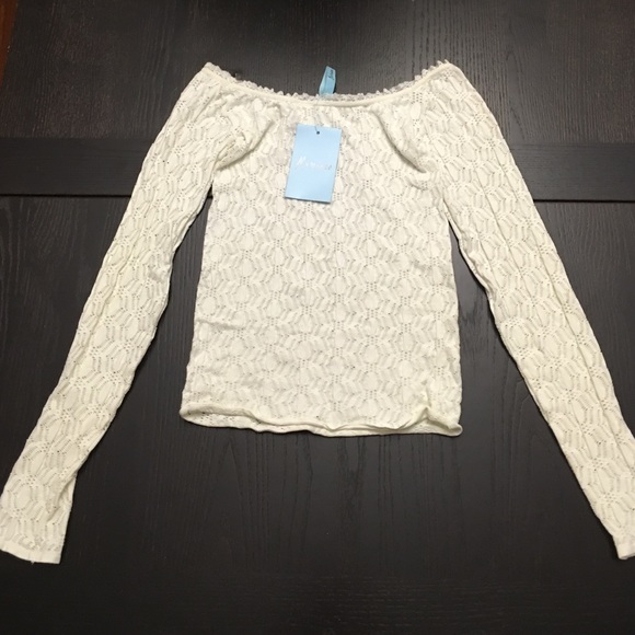 White Long Sleeve Tee (Size xs-s)