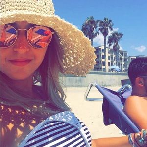 Meet your Posher, Carissa