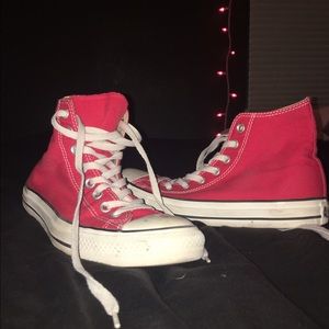 Red Hi-top converse