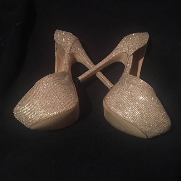 Gold High heels - Picture 3 of 4