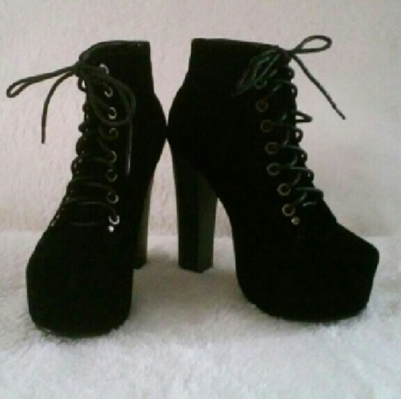 **ON HOLD**Delicacy Blk Lace Up Platform Bootie