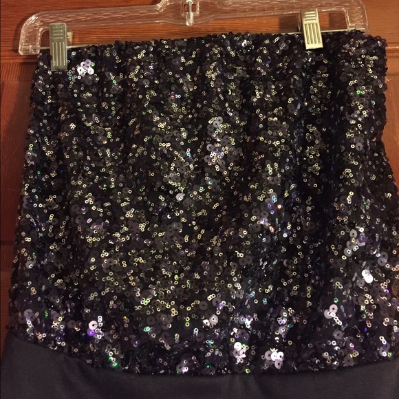 *WORN ONCE* Sequenced tight dress - Picture 2 of 3