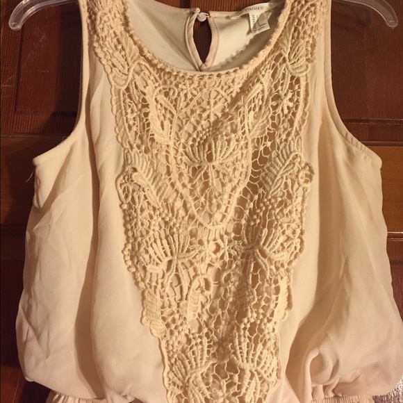 *NEVER WORN* Lace dress - Picture 2 of 3