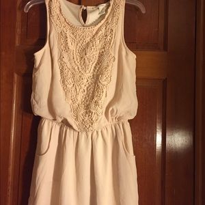 *NEVER WORN* Lace dress