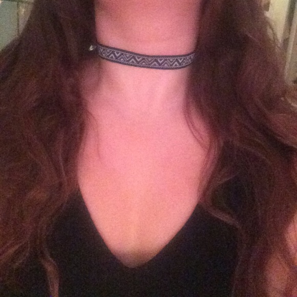 Choker & 5 midi rings ✨✨ NOT ALL AVAILABLE SO ASK