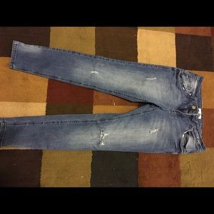 Ripped knee Skinnies