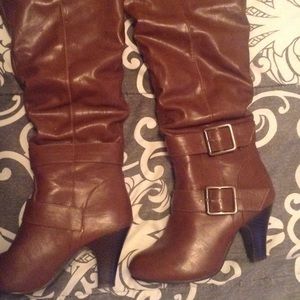 Brown.Knee boots