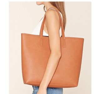 💋Nwt/Structured Faux Leather Tote/Attached Clutch